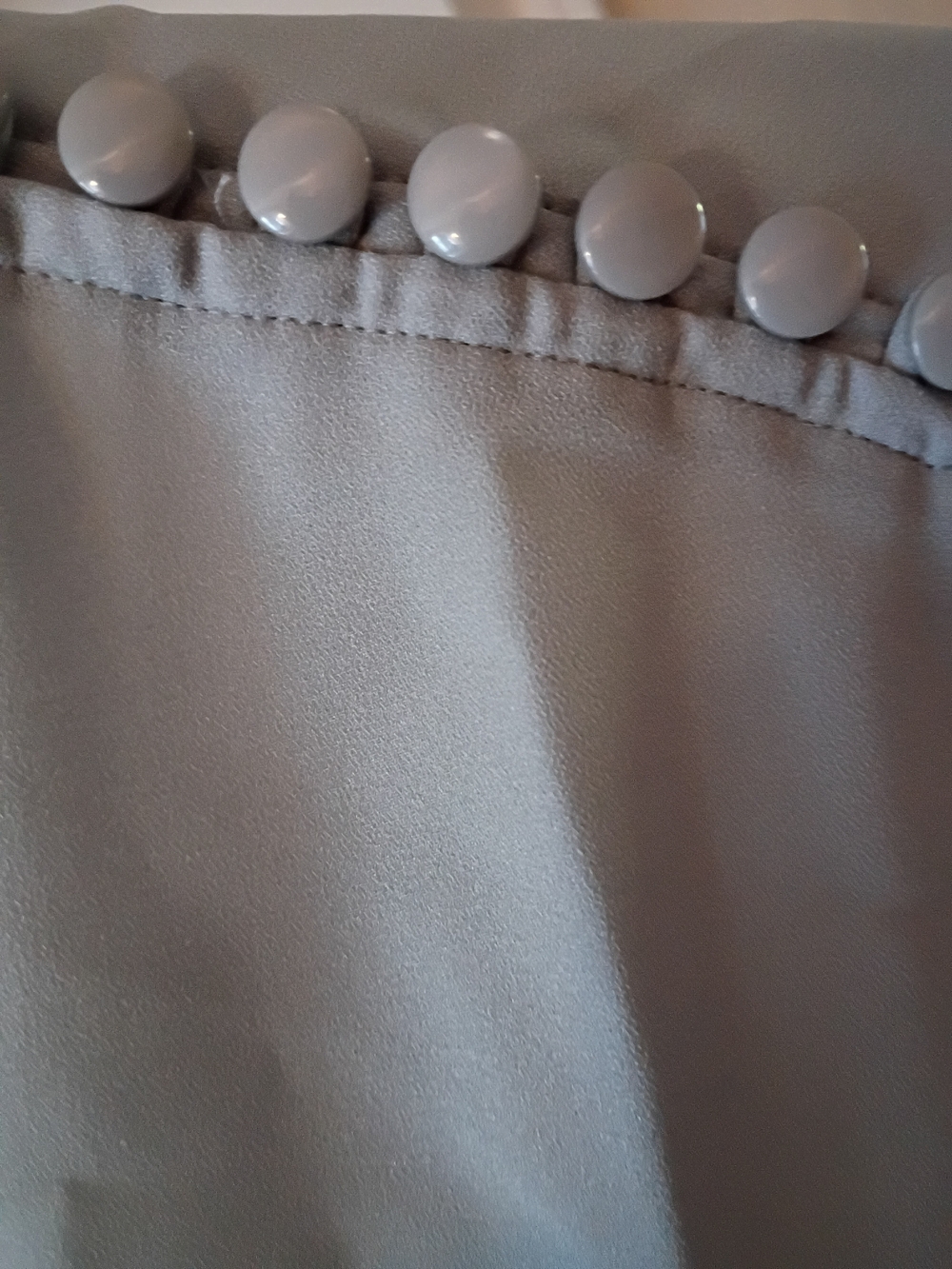 Lands' End Light Gray V-Neck Long-Sleeve Blouse with Shoulder Buttons - Picture 4 of 5